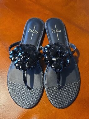 Paolo Black Floral Toe-Post Sandals with Glossy Flower Accent Size 9